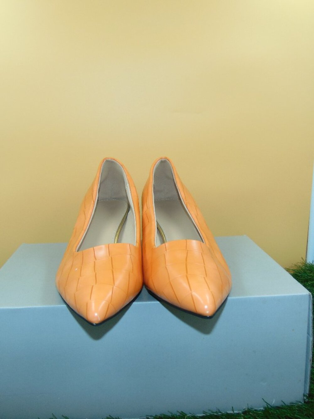 Women’s Bright Orange Croc-Embossed Pointed Toe Block Heel Pumps – EU 44